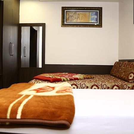 Hotel Abhinandan Inn Jaipur Exteriör bild