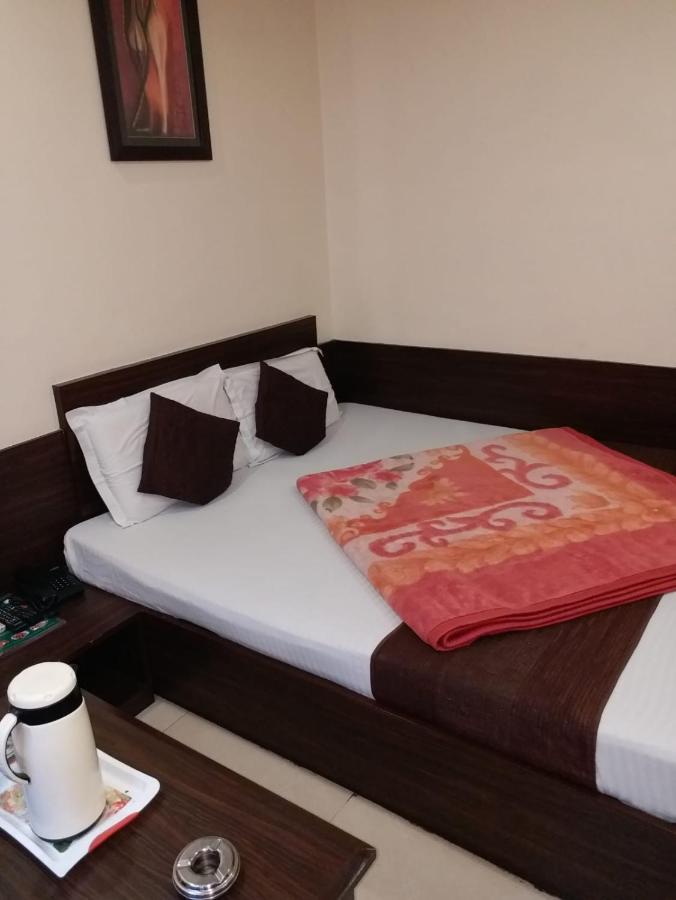 Hotel Abhinandan Inn Jaipur Exteriör bild