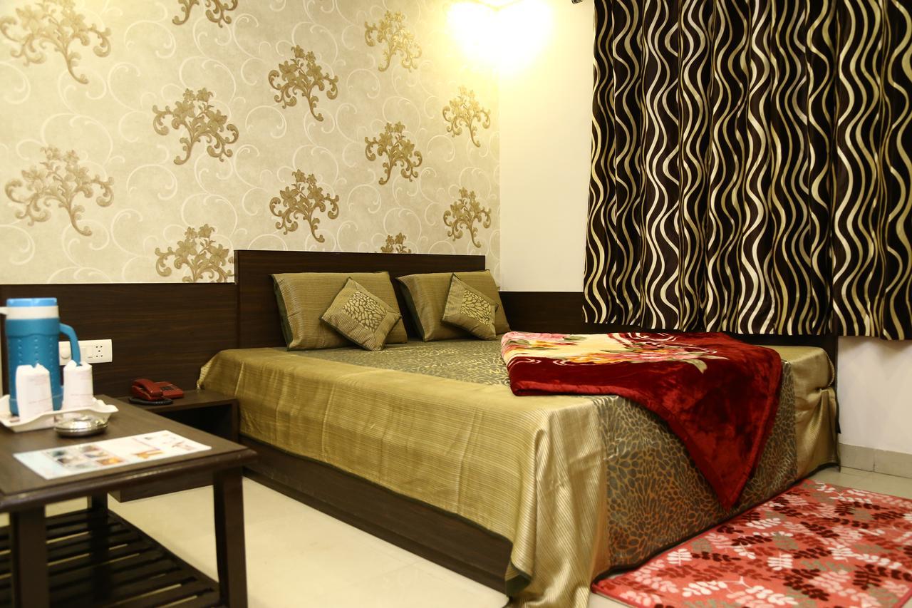 Hotel Abhinandan Inn Jaipur Exteriör bild