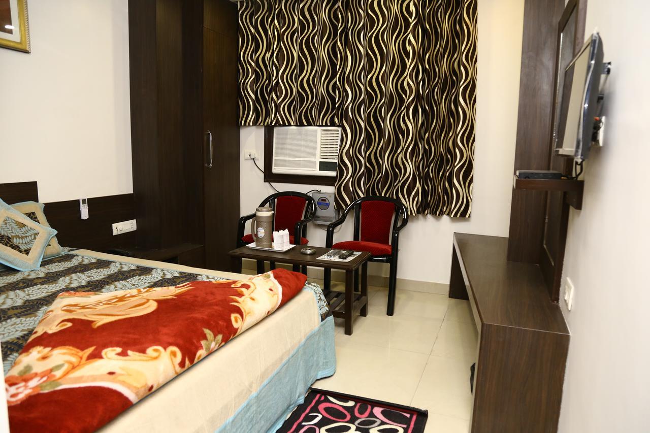 Hotel Abhinandan Inn Jaipur Exteriör bild