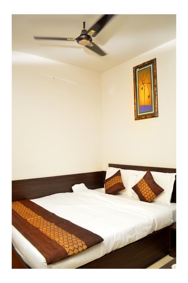 Hotel Abhinandan Inn Jaipur Exteriör bild