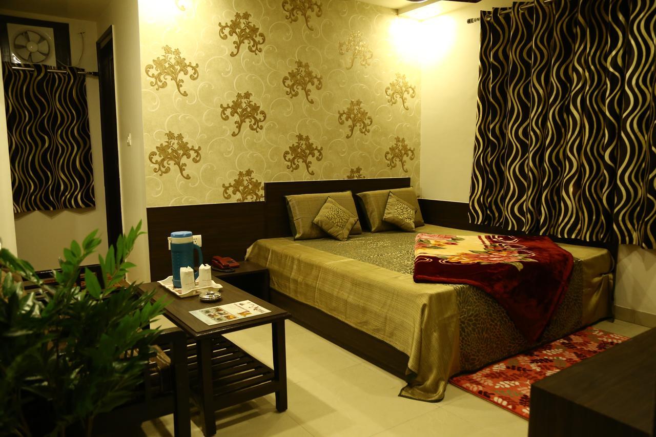 Hotel Abhinandan Inn Jaipur Exteriör bild