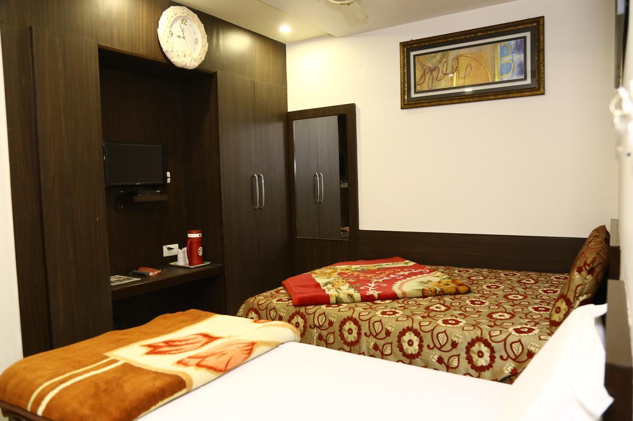 Hotel Abhinandan Inn Jaipur Exteriör bild