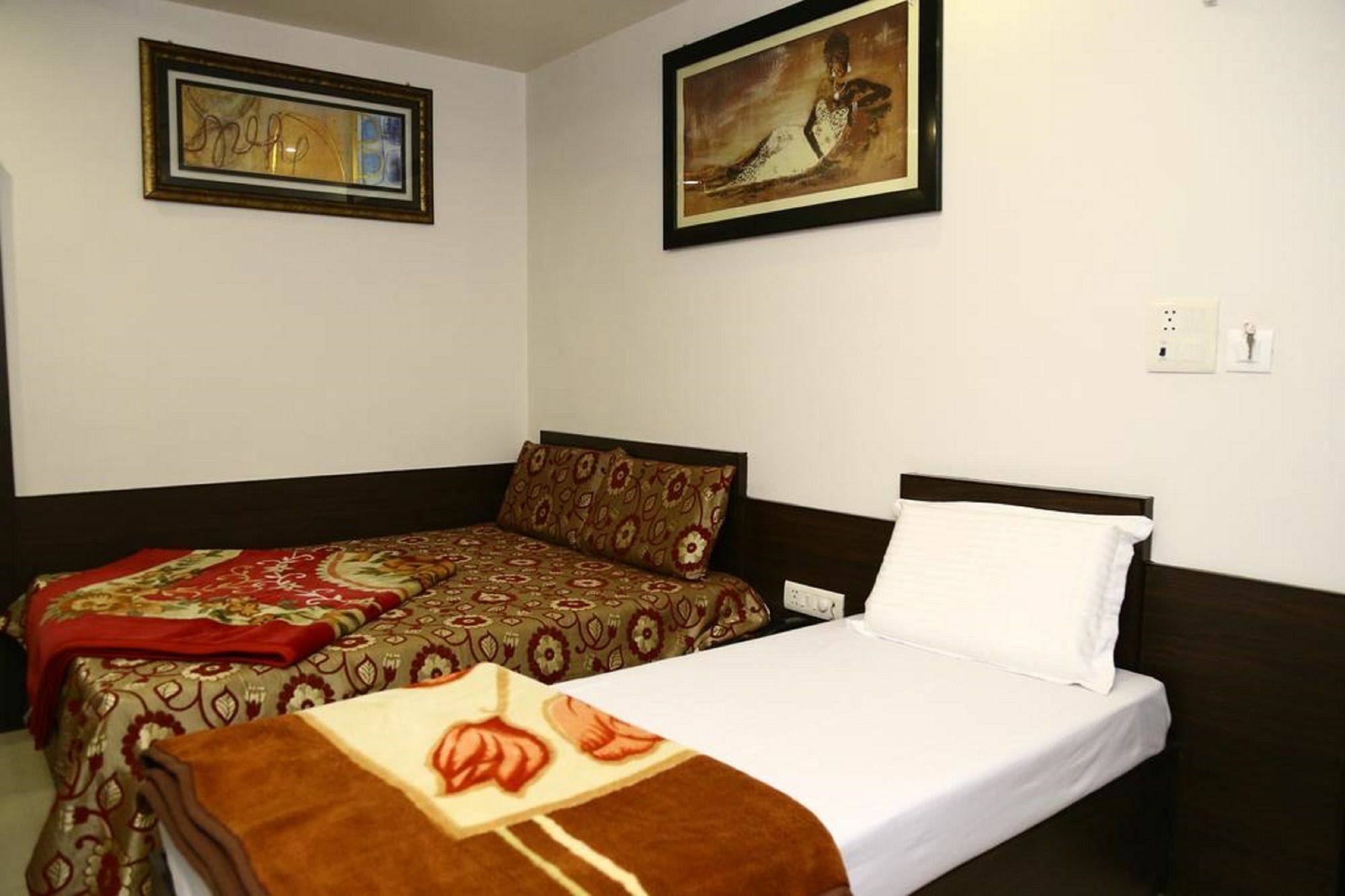 Hotel Abhinandan Inn Jaipur Exteriör bild