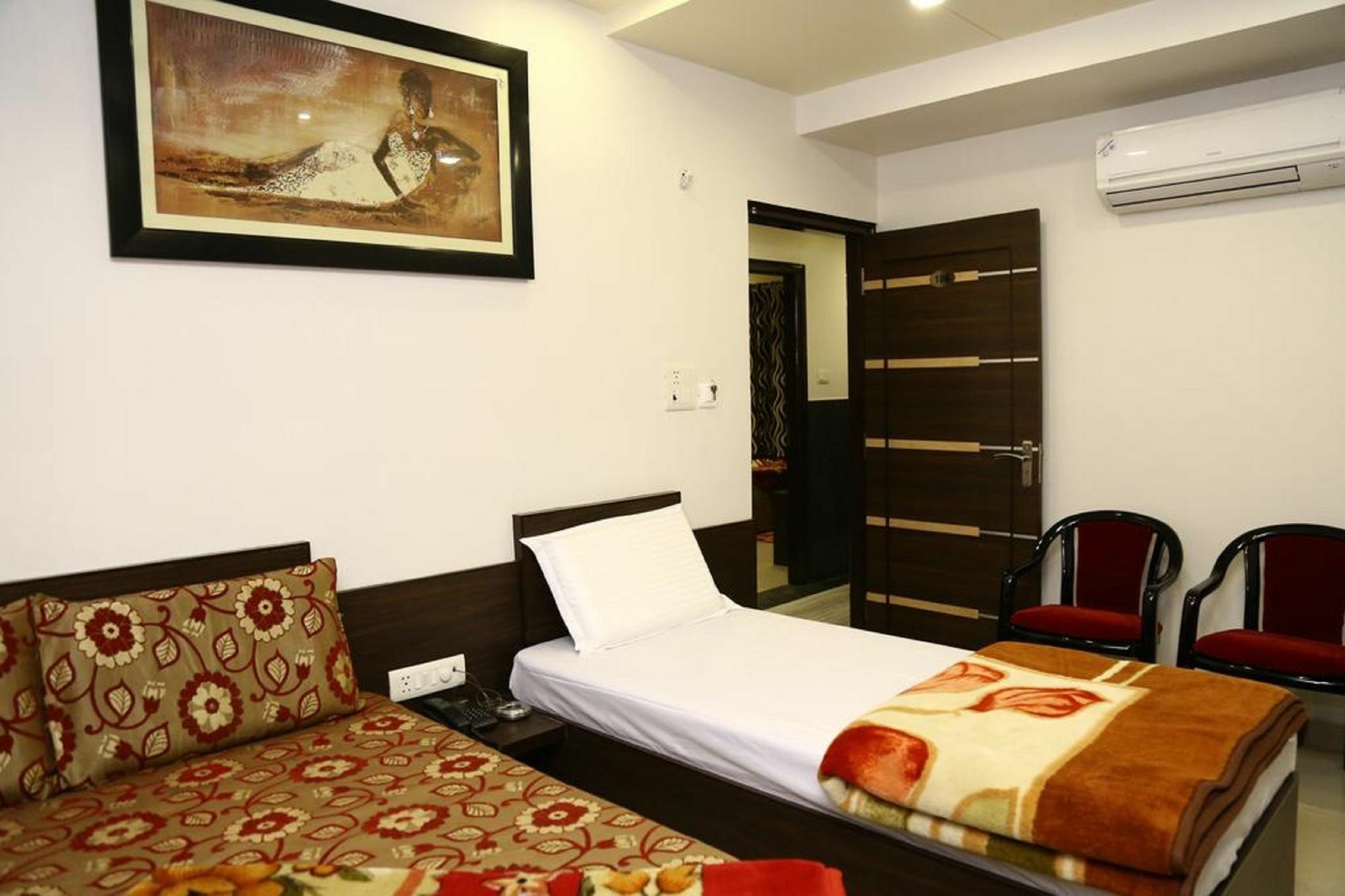 Hotel Abhinandan Inn Jaipur Exteriör bild